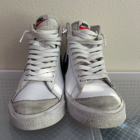 Nike Blazers - Picture 2 of 9